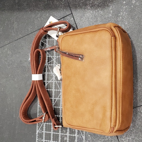 Concealed Carry Crossbody NWT Cinnamon with Holster, Lock and Keys - Picture 2 of 4